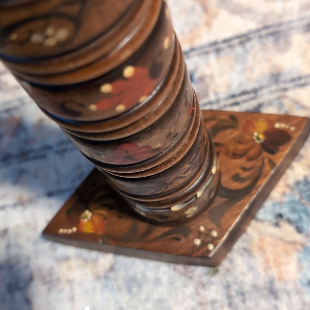 Folk Art Wooden Napkin Rings with Stand (R1) - Picture 4 of 5